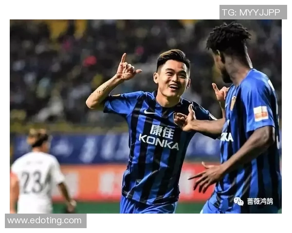 外国人热唱足球明星歌曲展现全球足球文化魅力与激情